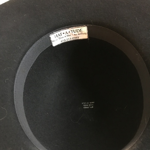 Black feathery hat